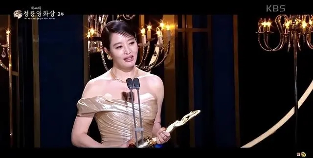 演员金惠秀，2023年最后一次青龙电影奖…宣布退休-微看VCAN